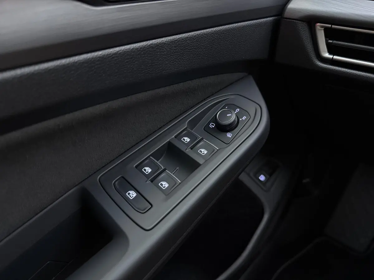 1.4 eHybrid Style | Apple Carplay / Android Auto | Ergo Comfort Stoelen | Lichtmetalen Velgen | Sfeerverlichting |