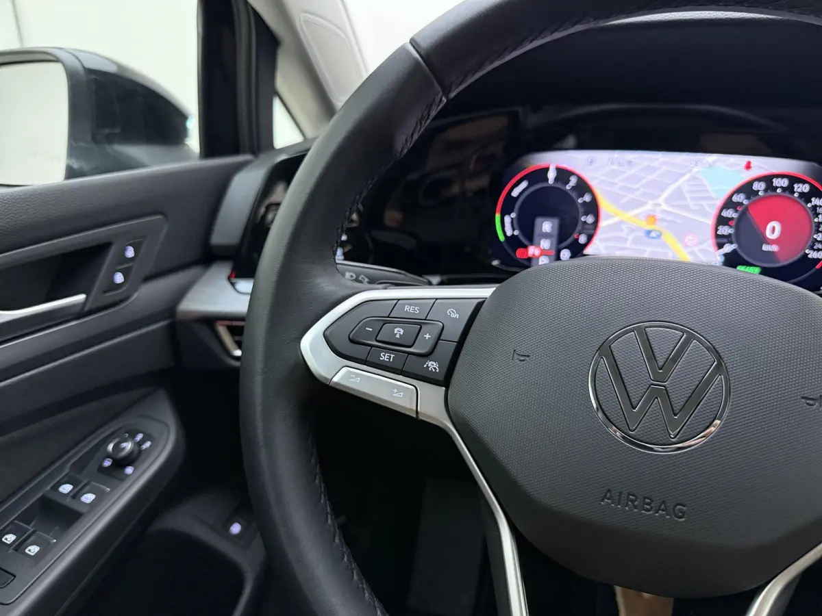 1.4 eHybrid Style | Apple Carplay / Android Auto | Ergo Comfort Stoelen | Lichtmetalen Velgen | Sfeerverlichting |