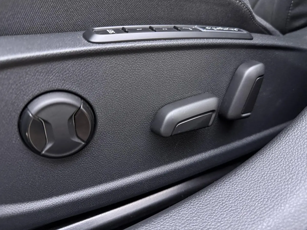 1.4 eHybrid Style | Apple Carplay / Android Auto | Ergo Comfort Stoelen | Lichtmetalen Velgen | Sfeerverlichting |