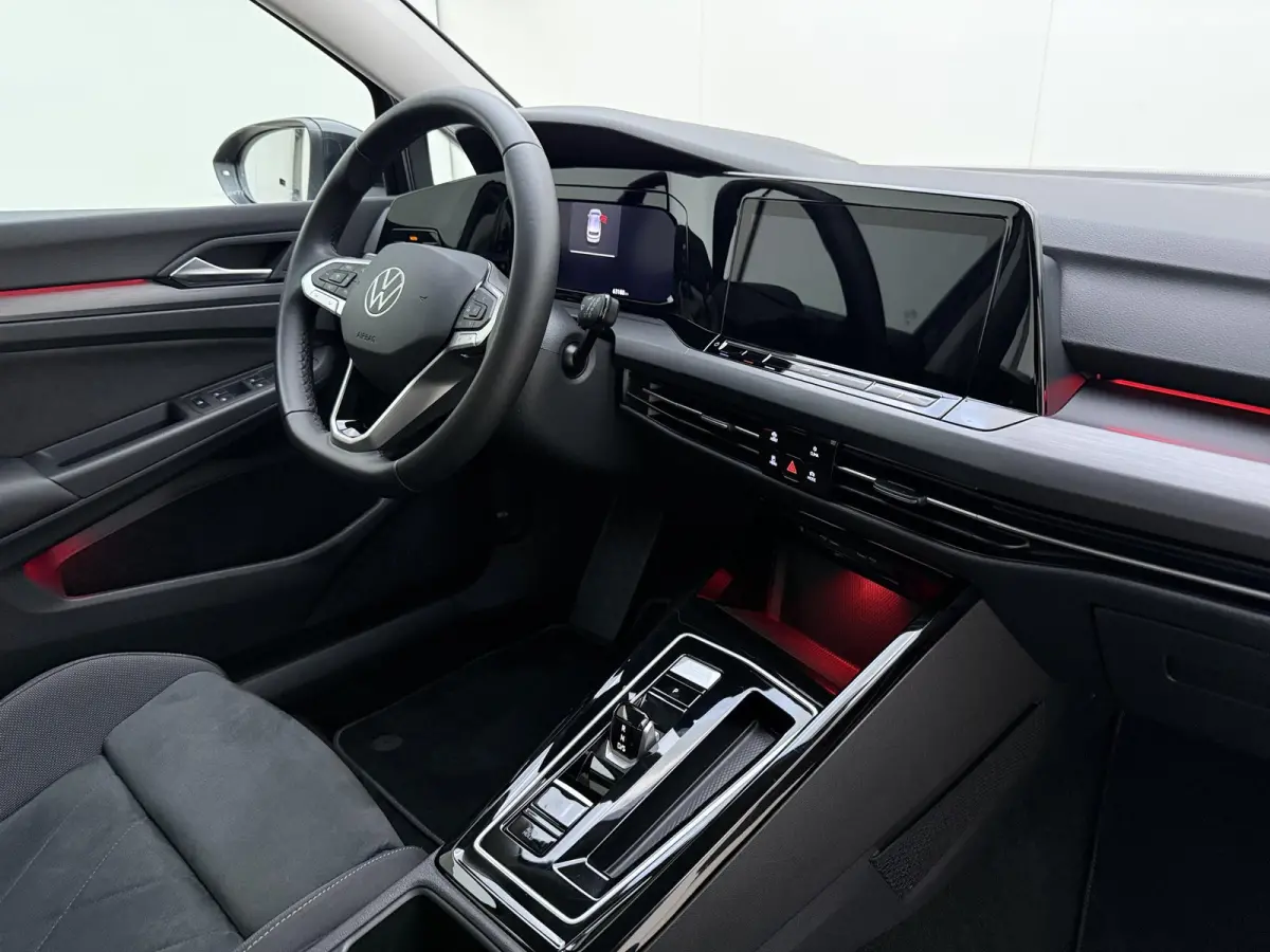 1.4 eHybrid Style | Apple Carplay / Android Auto | Ergo Comfort Stoelen | Lichtmetalen Velgen | Sfeerverlichting |