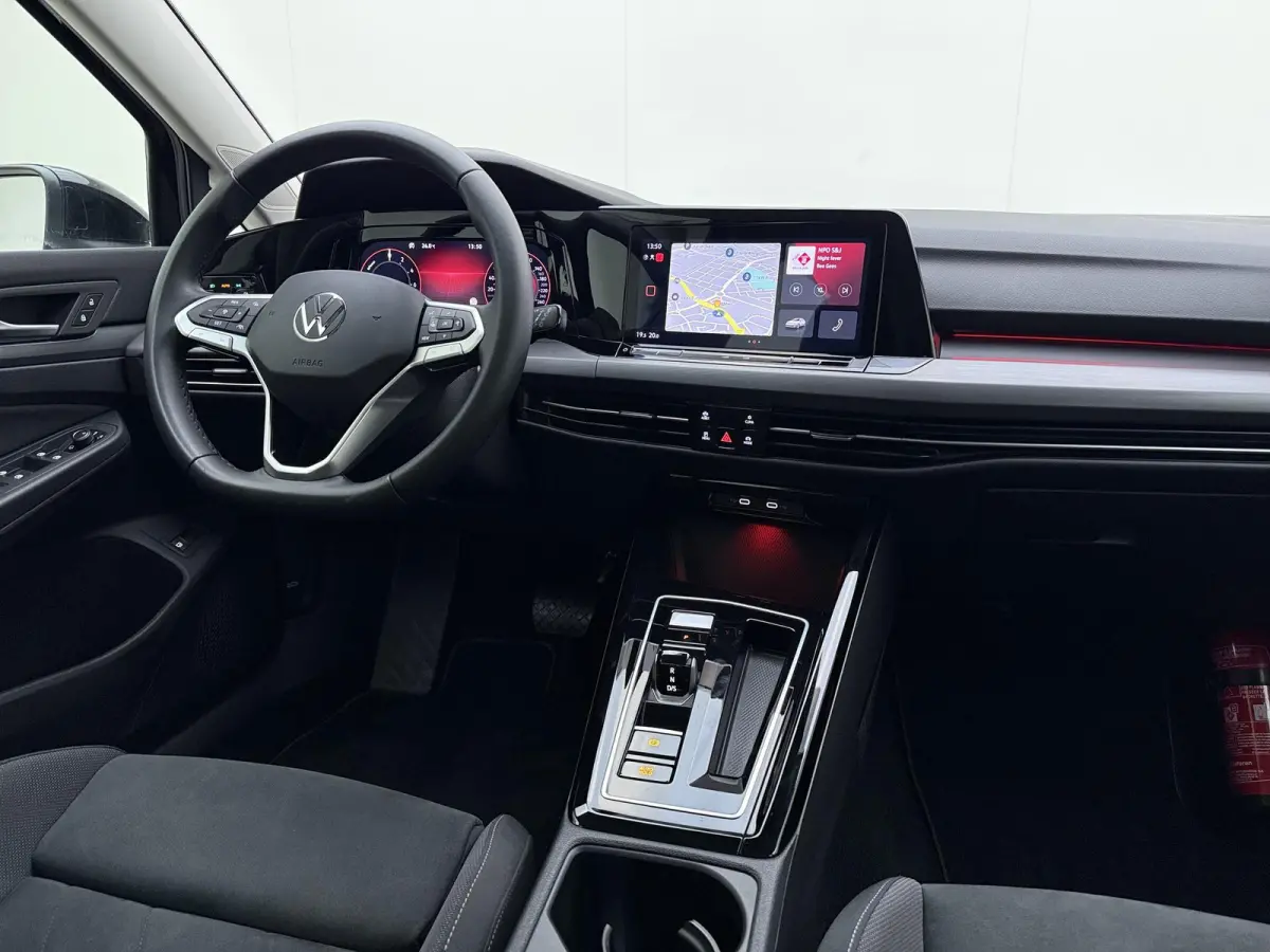 1.4 eHybrid Style | Apple Carplay / Android Auto | Ergo Comfort Stoelen | Lichtmetalen Velgen | Sfeerverlichting |