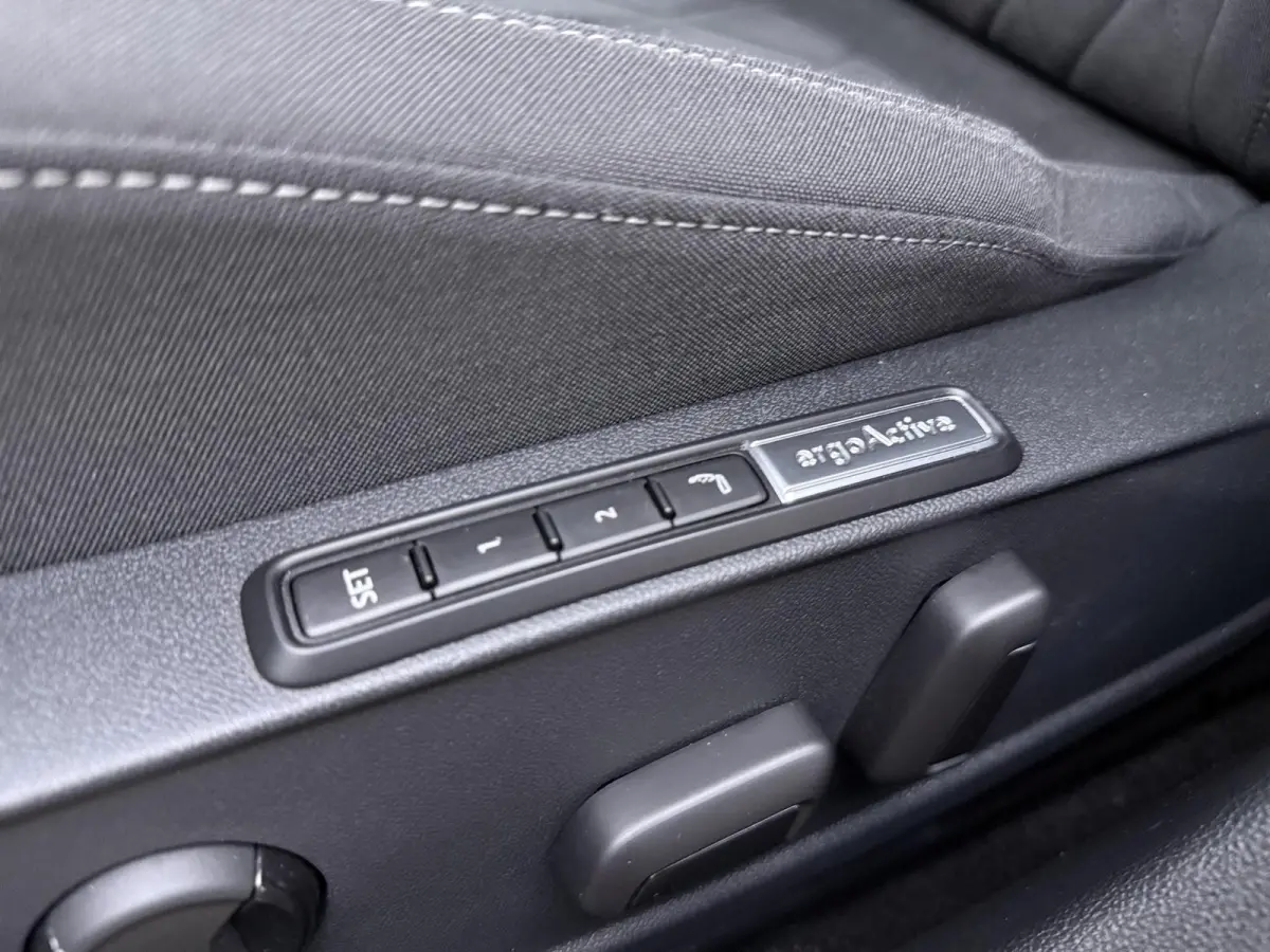 1.4 eHybrid Style | Apple Carplay / Android Auto | Ergo Comfort Stoelen | Lichtmetalen Velgen | Sfeerverlichting |