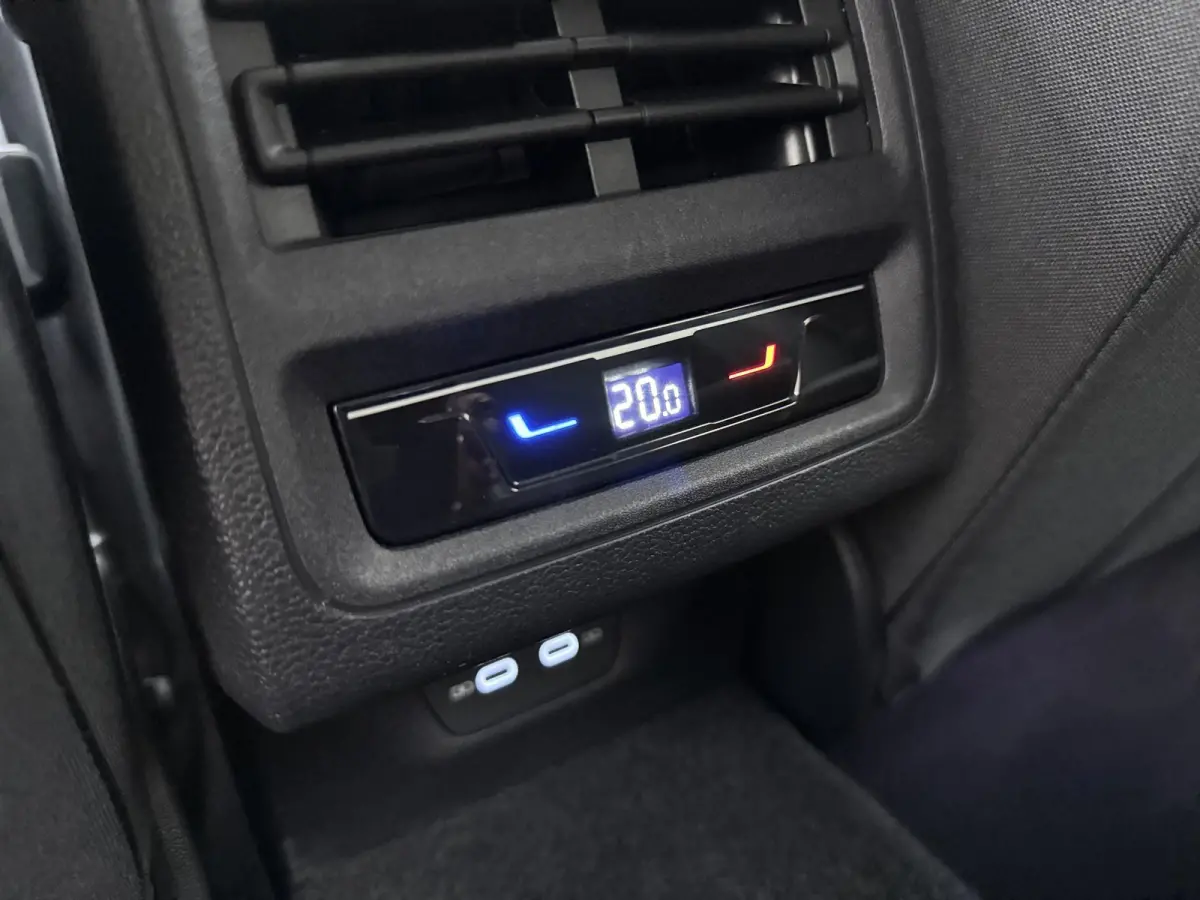 1.4 eHybrid Style | Apple Carplay / Android Auto | Ergo Comfort Stoelen | Lichtmetalen Velgen | Sfeerverlichting |