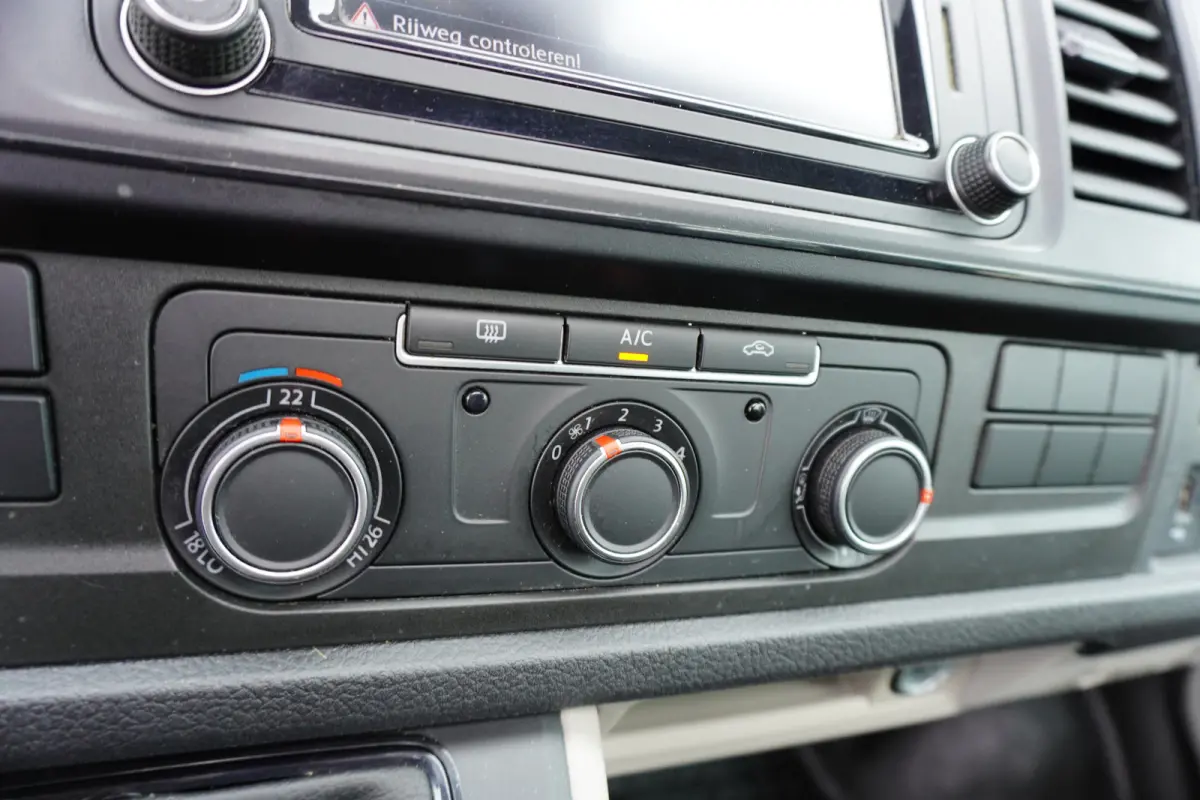 150pk Euro6 Automaat L2H1 Dubbele cabine 5 persoons Navigatie Trekhaak Airco Schuifdak