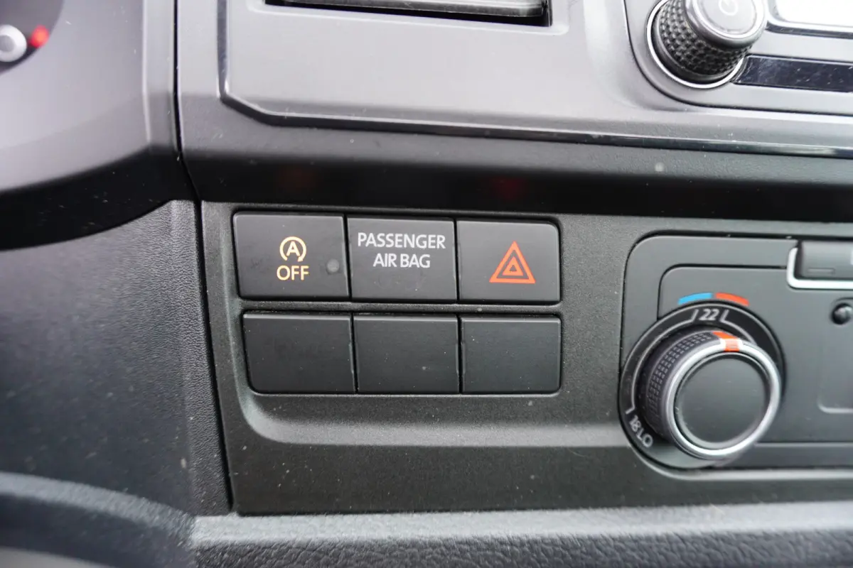 150pk Euro6 Automaat L2H1 Dubbele cabine 5 persoons Navigatie Trekhaak Airco Schuifdak
