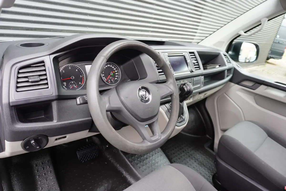 150pk Euro6 Automaat L2H1 Dubbele cabine 5 persoons Navigatie Trekhaak Airco Schuifdak
