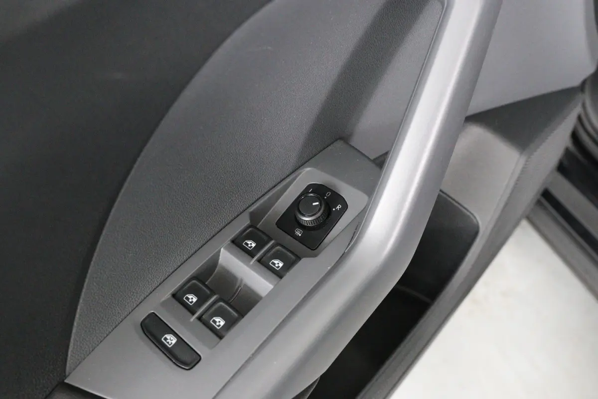 1.0 TSI Life | Automaat! | Navigatie | Cruise Adaptive  | Airco | Parkeersensoren V+A | DAB | BLIS | Lichtmetalen Velgen