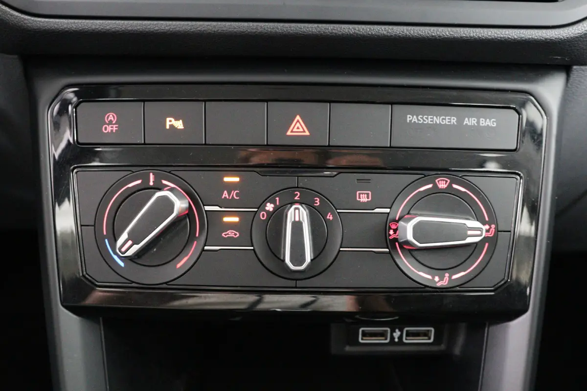 1.0 TSI Life | Automaat! | Navigatie | Cruise Adaptive  | Airco | Parkeersensoren V+A | DAB | BLIS | Lichtmetalen Velgen