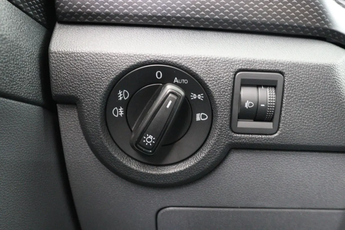 1.0 TSI Life | Automaat! | Navigatie | Cruise Adaptive  | Airco | Parkeersensoren V+A | DAB | BLIS | Lichtmetalen Velgen