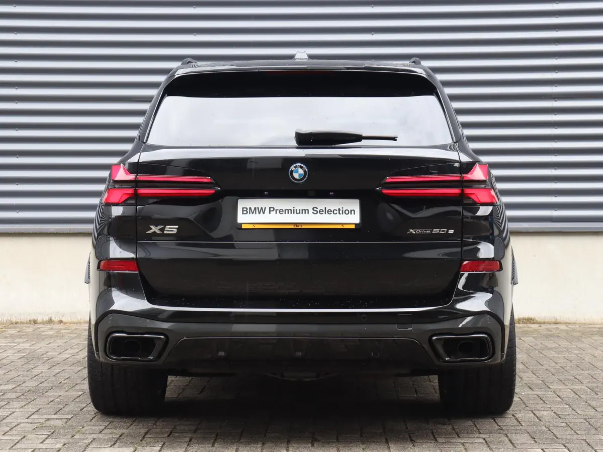 xDrive50e | M Sportpakket Pro | Panodak | Head-Up | Massage | Sky Lounge | Driving Assistant Prof. | Harman Kardon | Stoelventilatie | Soft Close | Parking Assistant Prof. | SOH 100% | 21'' 