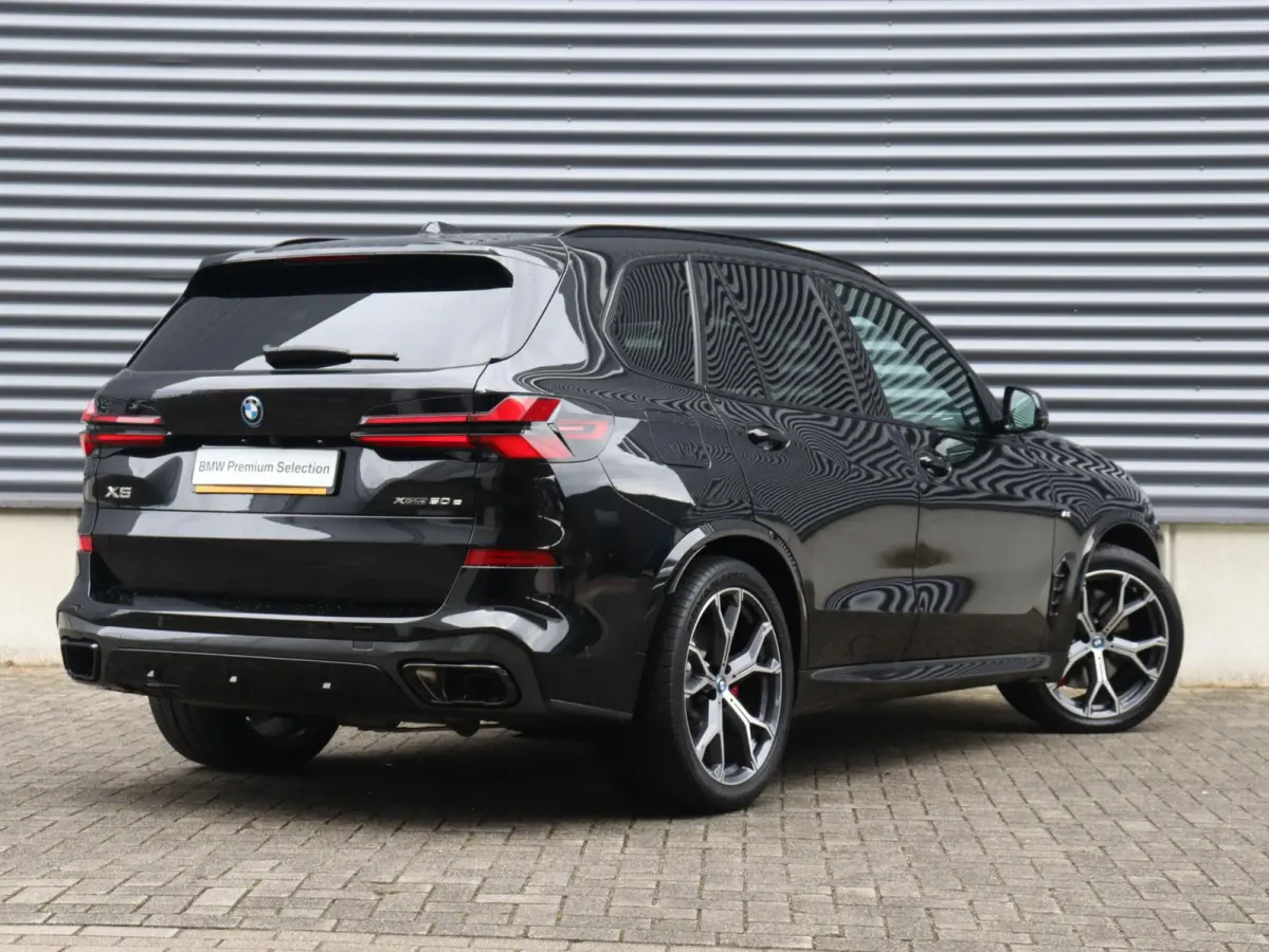 xDrive50e | M Sportpakket Pro | Panodak | Head-Up | Massage | Sky Lounge | Driving Assistant Prof. | Harman Kardon | Stoelventilatie | Soft Close | Parking Assistant Prof. | SOH 100% | 21'' 