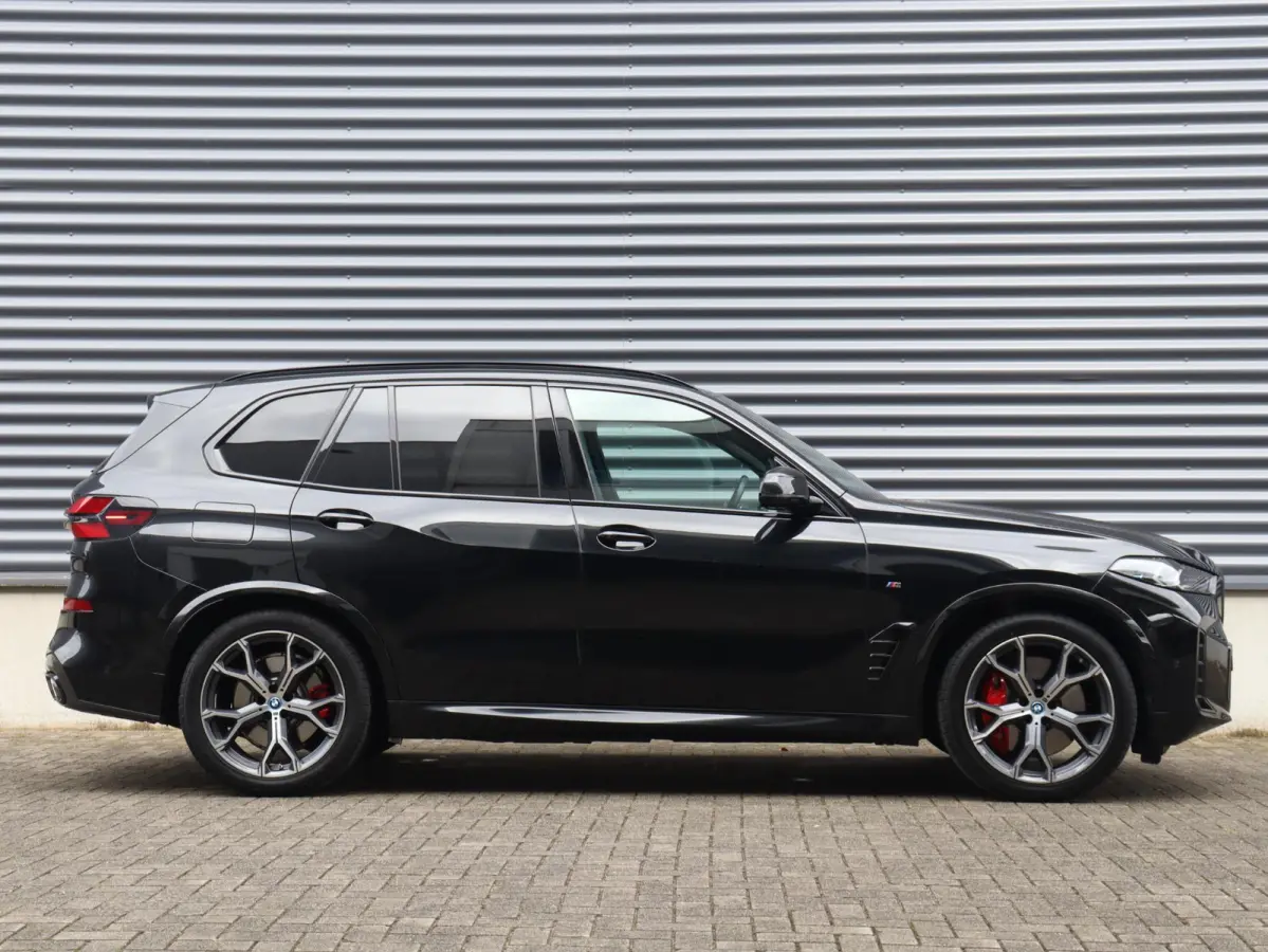 xDrive50e | M Sportpakket Pro | Panodak | Head-Up | Massage | Sky Lounge | Driving Assistant Prof. | Harman Kardon | Stoelventilatie | Soft Close | Parking Assistant Prof. | SOH 100% | 21'' 