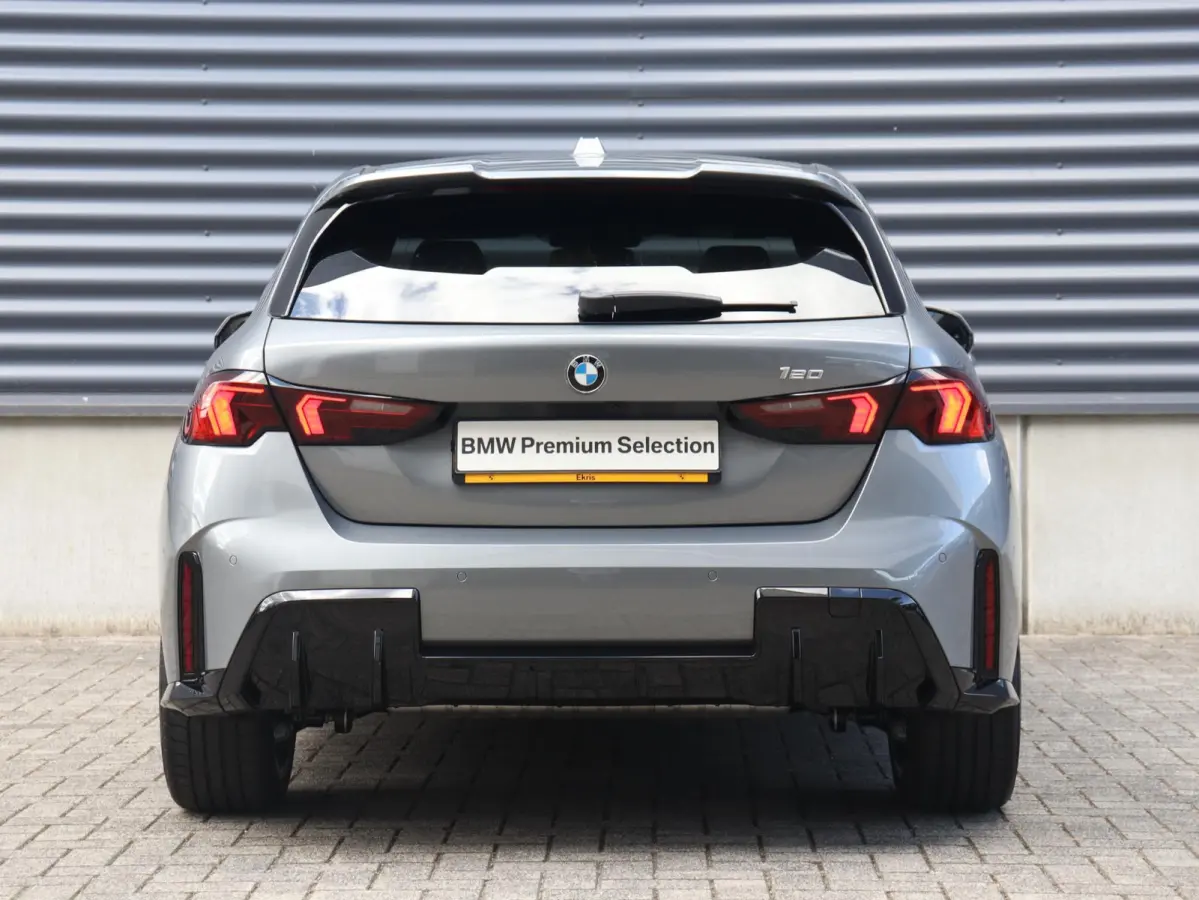 5-deurs 120 | M Sportpakket Pro | Premium Pack | Panodak | Harman Kardon | Getint Glas | Comfort Access | Elektr. Achterklep | 19'' LMV