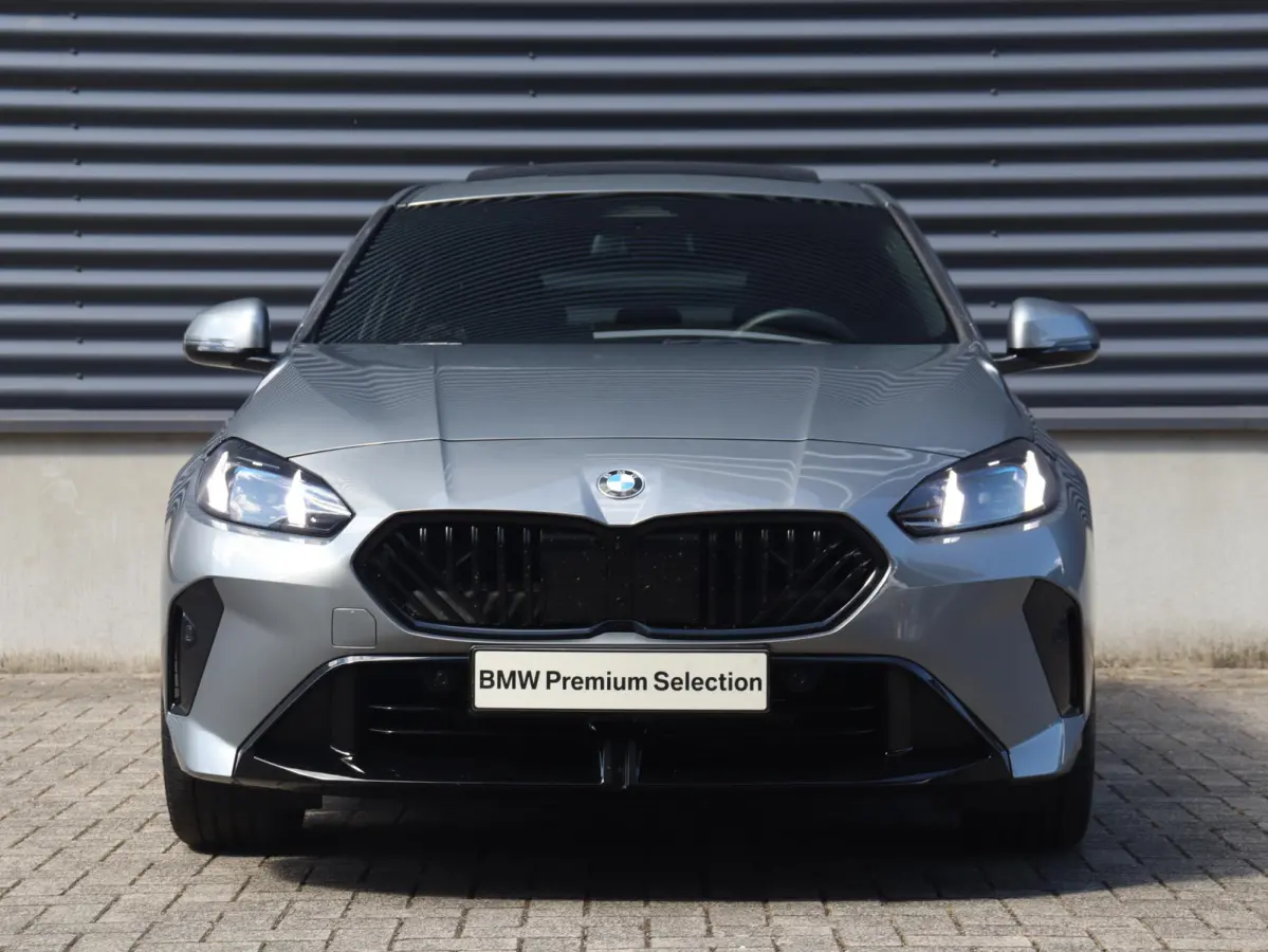 5-deurs 120 | M Sportpakket Pro | Premium Pack | Panodak | Harman Kardon | Getint Glas | Comfort Access | Elektr. Achterklep | 19'' LMV