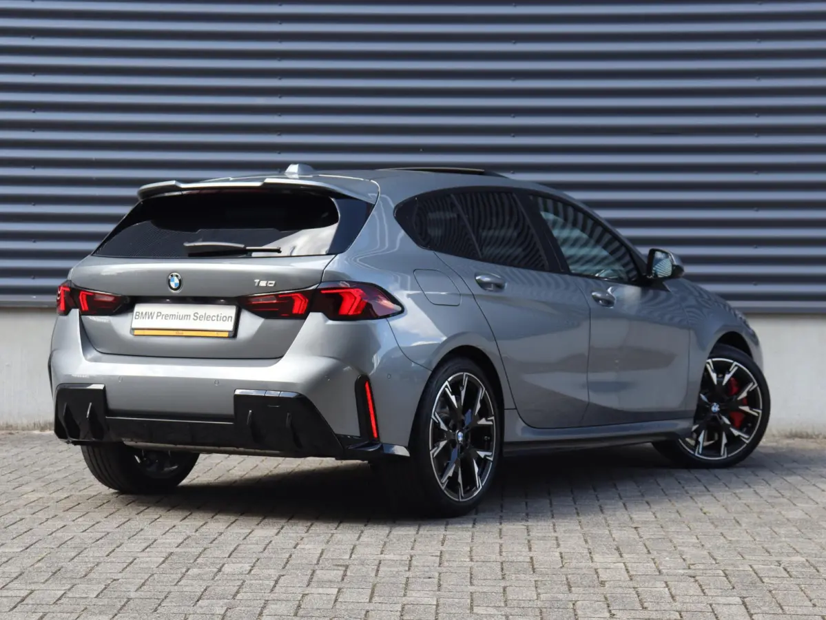 5-deurs 120 | M Sportpakket Pro | Premium Pack | Panodak | Harman Kardon | Getint Glas | Comfort Access | Elektr. Achterklep | 19'' LMV