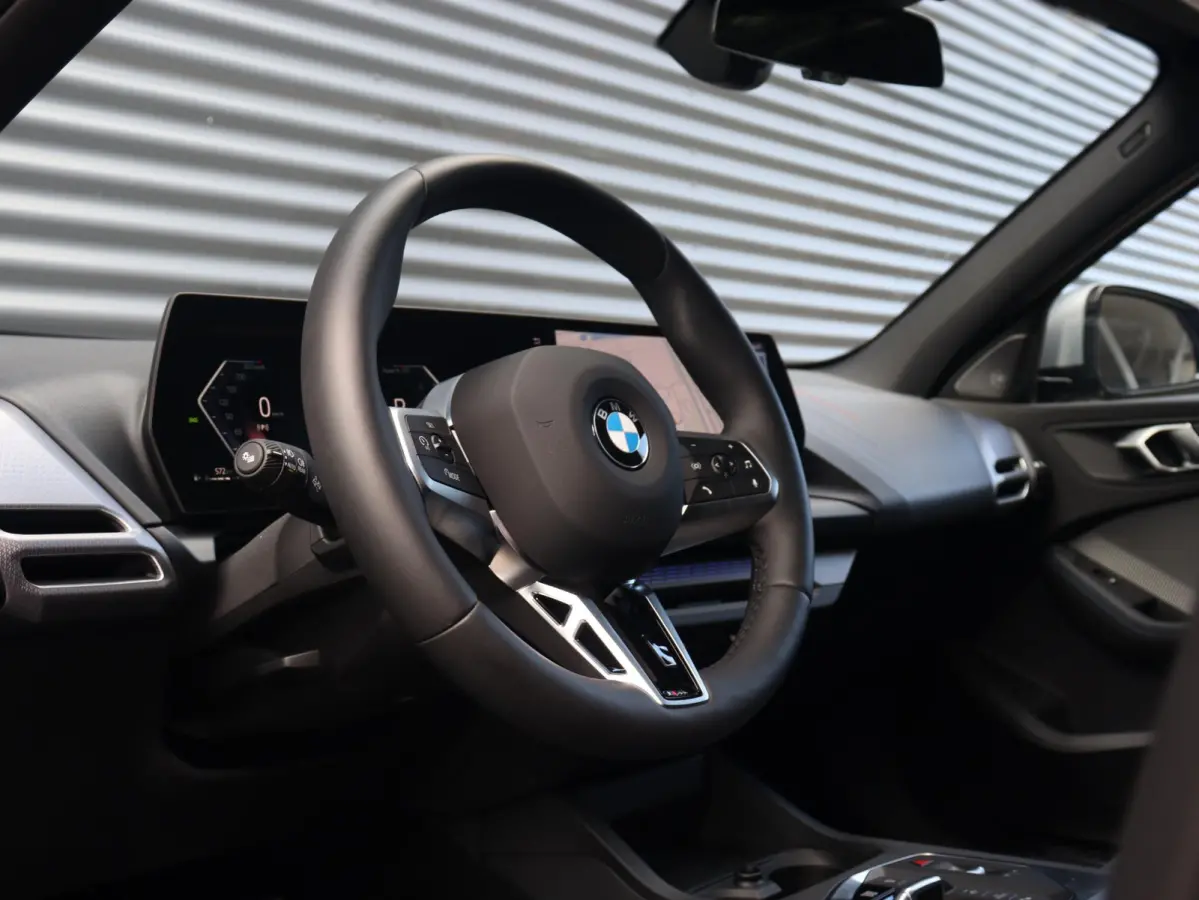 5-deurs 120 | M Sportpakket Pro | Premium Pack | Panodak | Harman Kardon | Getint Glas | Comfort Access | Elektr. Achterklep | 19'' LMV
