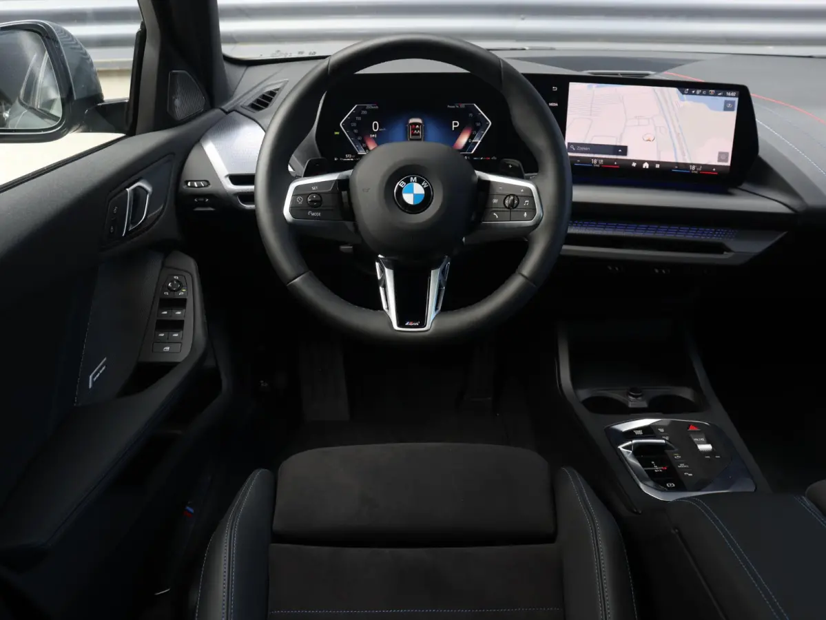 5-deurs 120 | M Sportpakket Pro | Premium Pack | Panodak | Harman Kardon | Getint Glas | Comfort Access | Elektr. Achterklep | 19'' LMV