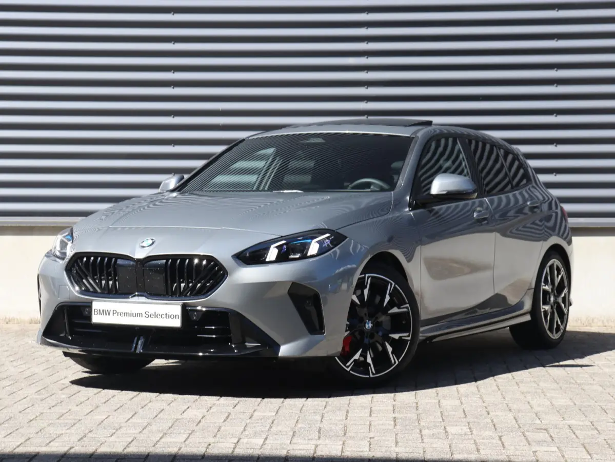 5-deurs 120 | M Sportpakket Pro | Premium Pack | Panodak | Harman Kardon | Getint Glas | Comfort Access | Elektr. Achterklep | 19'' LMV