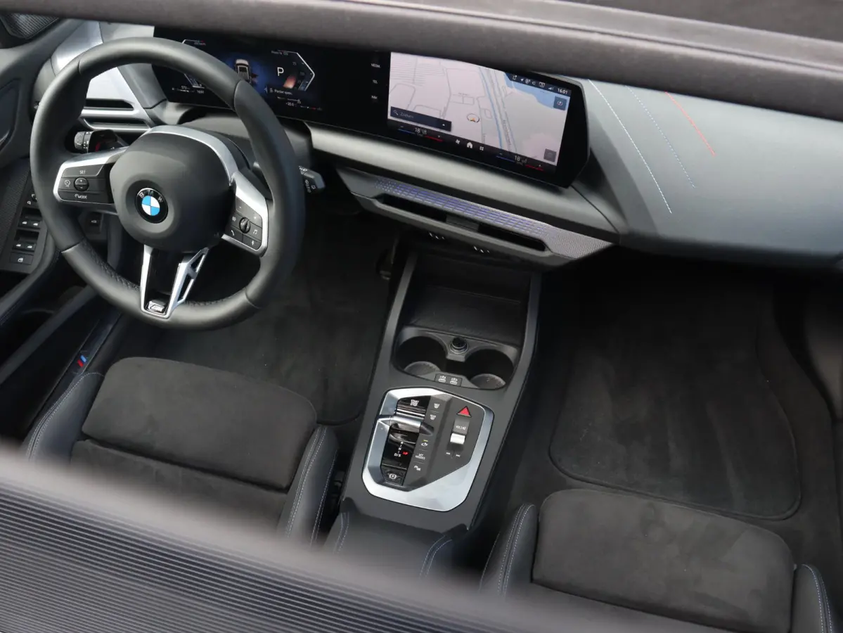5-deurs 120 | M Sportpakket Pro | Premium Pack | Panodak | Harman Kardon | Getint Glas | Comfort Access | Elektr. Achterklep | 19'' LMV