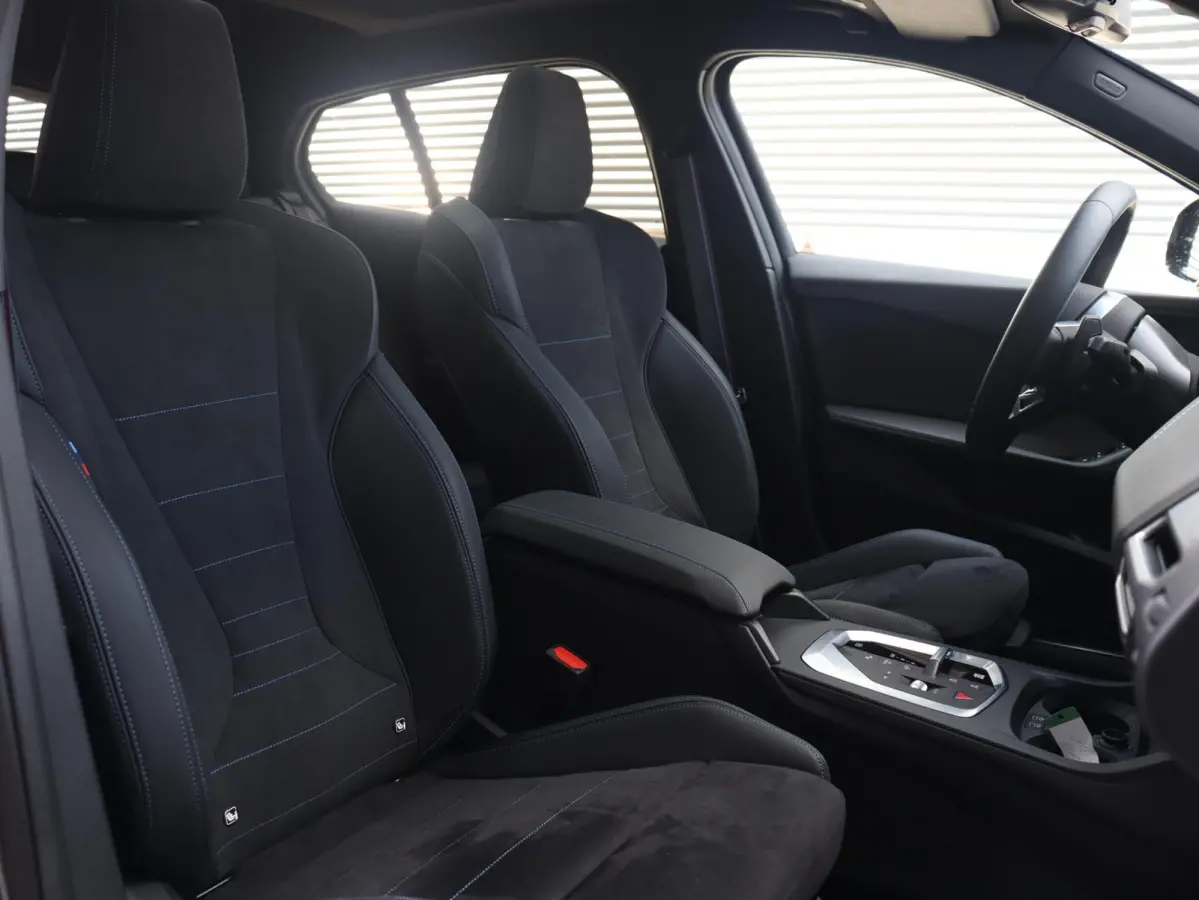5-deurs 120 | M Sportpakket Pro | Premium Pack | Panodak | Harman Kardon | Getint Glas | Comfort Access | Elektr. Achterklep | 19'' LMV