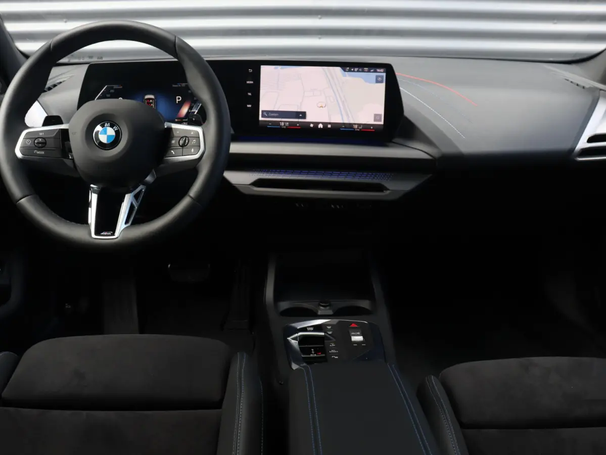 5-deurs 120 | M Sportpakket Pro | Premium Pack | Panodak | Harman Kardon | Getint Glas | Comfort Access | Elektr. Achterklep | 19'' LMV