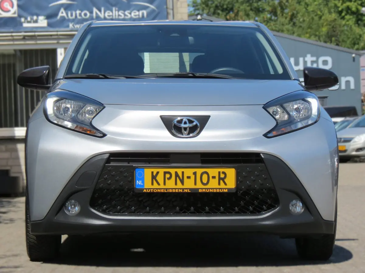 1.0 VVT-i First AUTOMAAT | CAMERA | STOELVERWARMING | APPLE CARPLAY | KEYLESS ENTRY | CLIMA | DEALER ONDERHOUDEN |