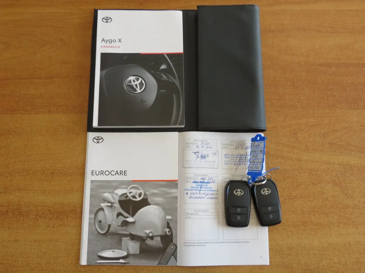 1.0 VVT-i First AUTOMAAT | CAMERA | STOELVERWARMING | APPLE CARPLAY | KEYLESS ENTRY | CLIMA | DEALER ONDERHOUDEN |