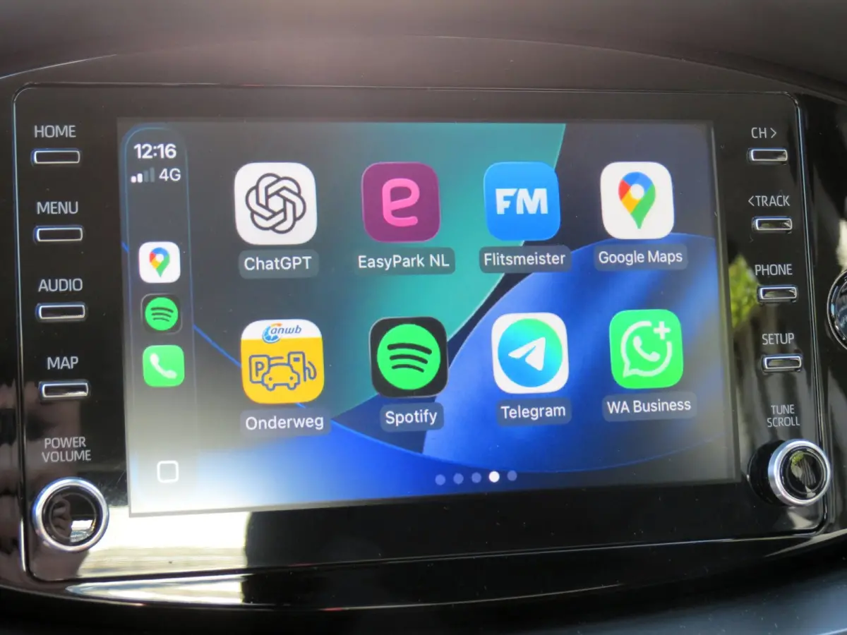 1.0 VVT-i First AUTOMAAT | CAMERA | STOELVERWARMING | APPLE CARPLAY | KEYLESS ENTRY | CLIMA | DEALER ONDERHOUDEN |