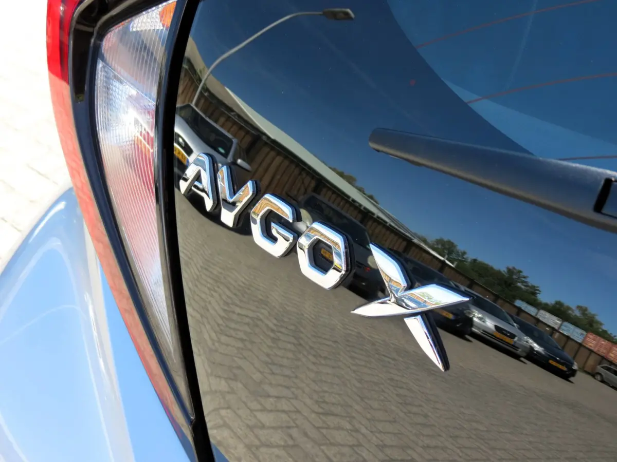 1.0 VVT-i First AUTOMAAT | CAMERA | STOELVERWARMING | APPLE CARPLAY | KEYLESS ENTRY | CLIMA | DEALER ONDERHOUDEN |