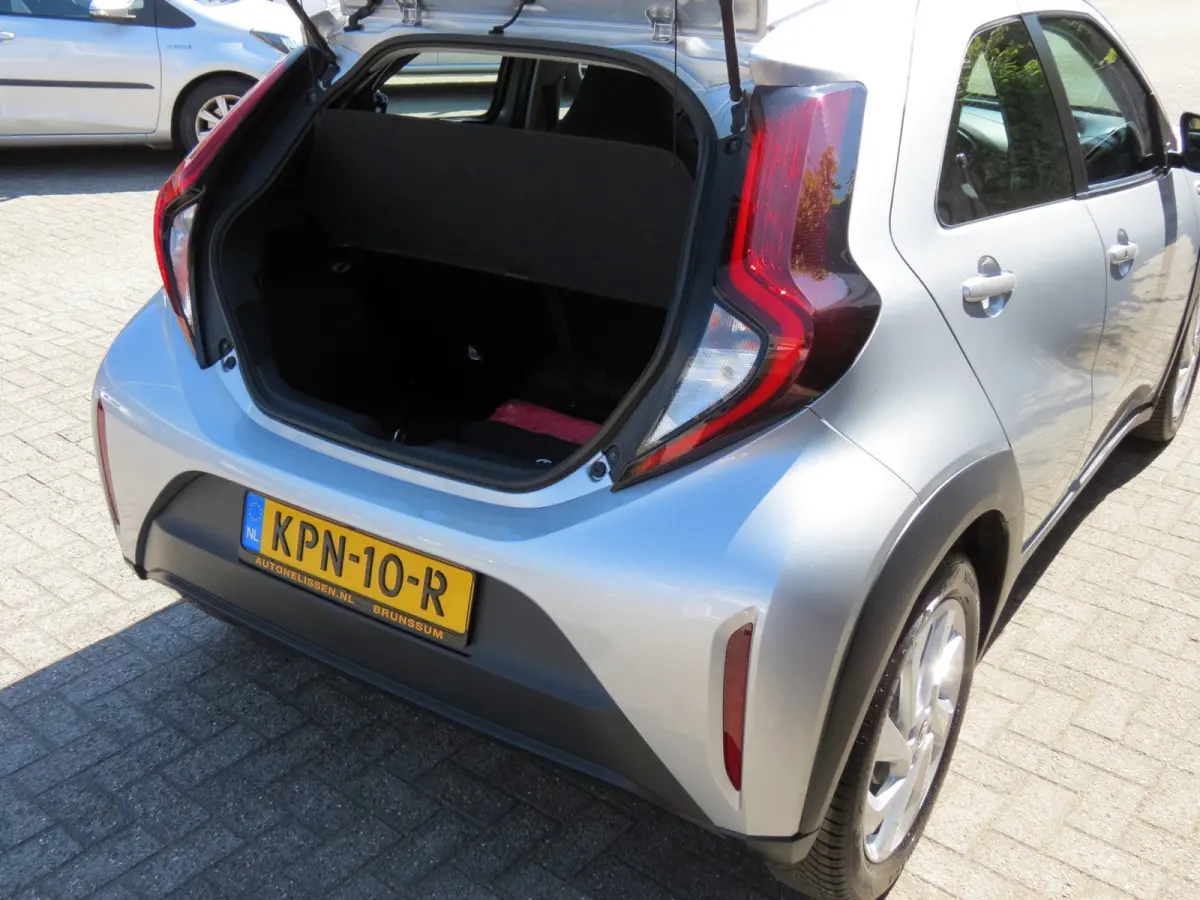 1.0 VVT-i First AUTOMAAT | CAMERA | STOELVERWARMING | APPLE CARPLAY | KEYLESS ENTRY | CLIMA | DEALER ONDERHOUDEN |