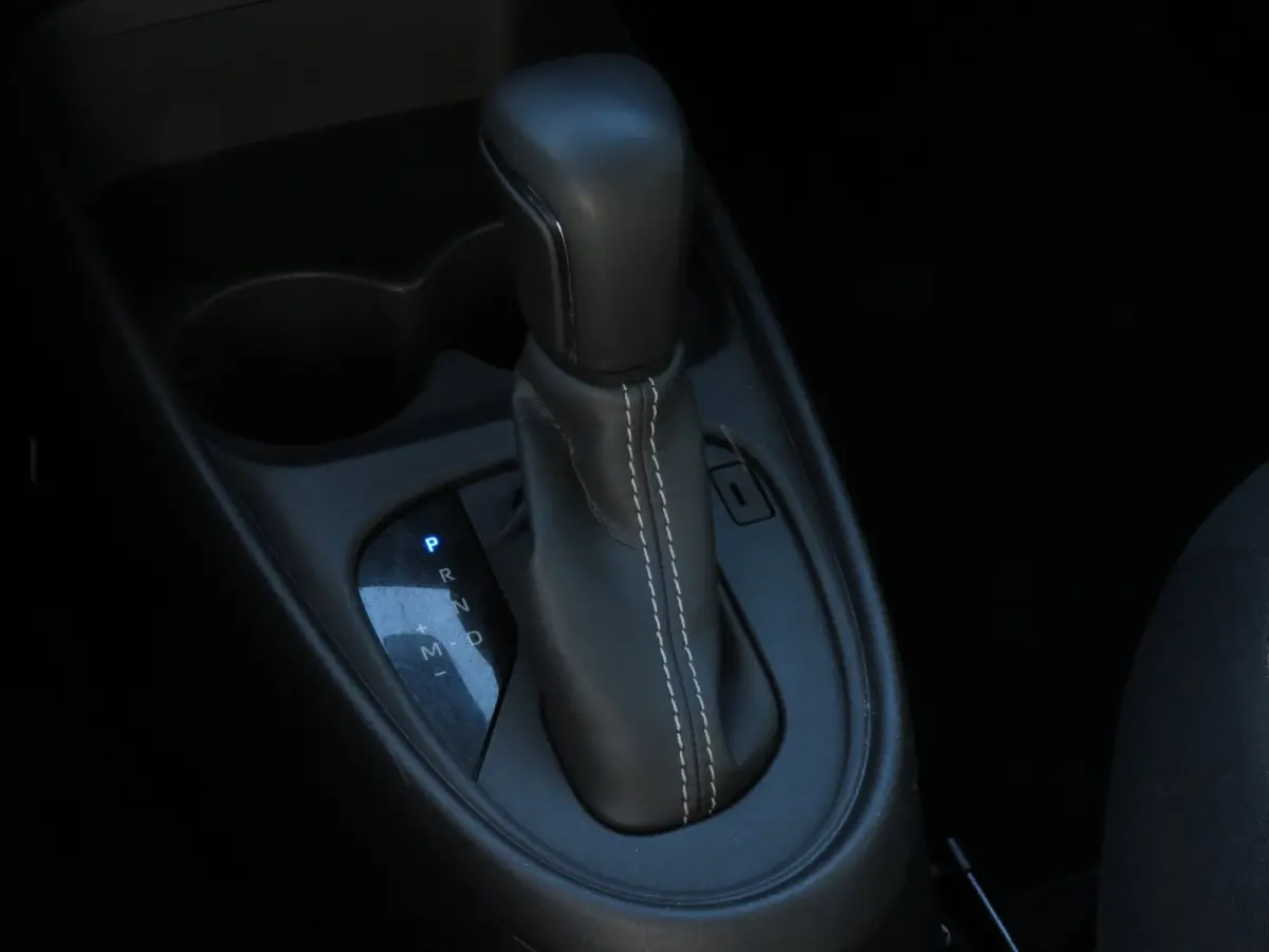 1.0 VVT-i First AUTOMAAT | CAMERA | STOELVERWARMING | APPLE CARPLAY | KEYLESS ENTRY | CLIMA | DEALER ONDERHOUDEN |