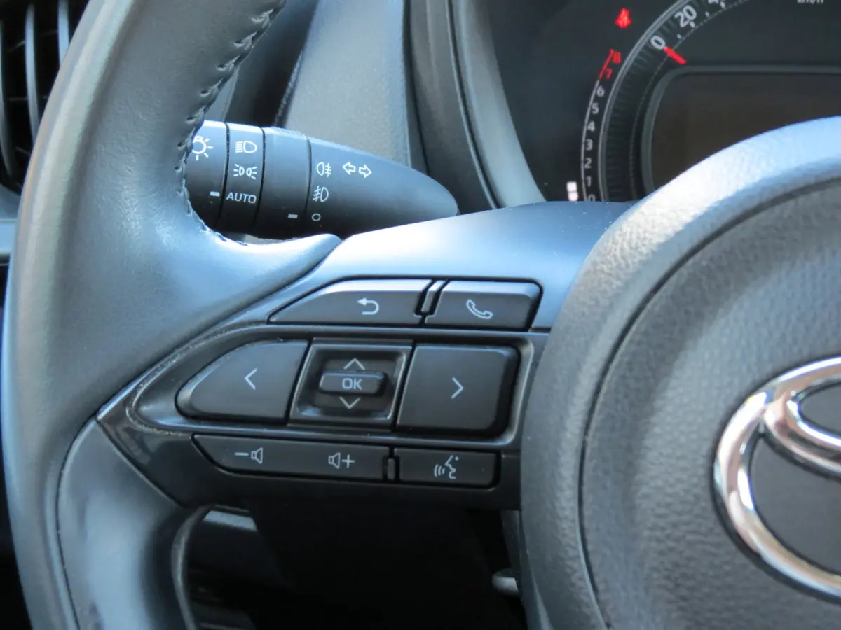 1.0 VVT-i First AUTOMAAT | CAMERA | STOELVERWARMING | APPLE CARPLAY | KEYLESS ENTRY | CLIMA | DEALER ONDERHOUDEN |
