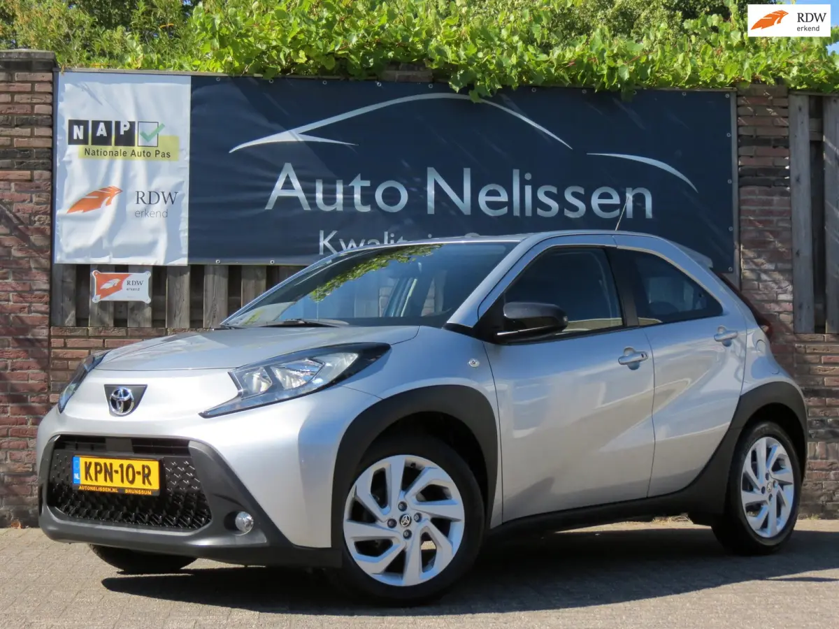 1.0 VVT-i First AUTOMAAT | CAMERA | STOELVERWARMING | APPLE CARPLAY | KEYLESS ENTRY | CLIMA | DEALER ONDERHOUDEN |