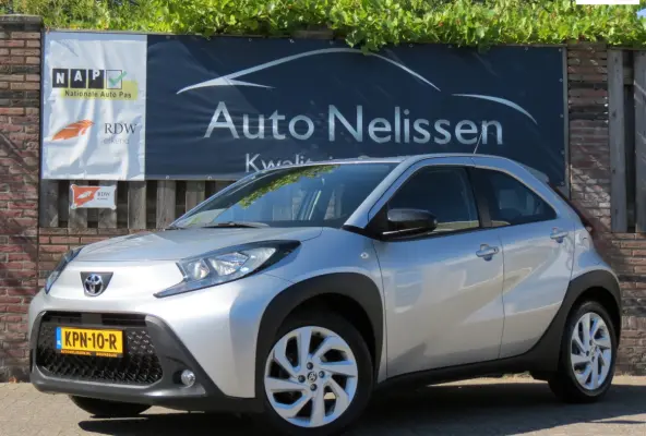 1.0 VVT-i First AUTOMAAT | CAMERA | STOELVERWARMING | APPLE CARPLAY | KEYLESS ENTRY | CLIMA | DEALER ONDERHOUDEN |