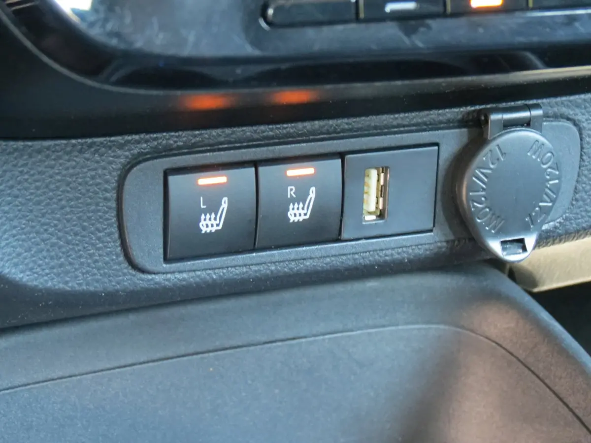 1.0 VVT-i First AUTOMAAT | CAMERA | STOELVERWARMING | APPLE CARPLAY | KEYLESS ENTRY | CLIMA | DEALER ONDERHOUDEN |