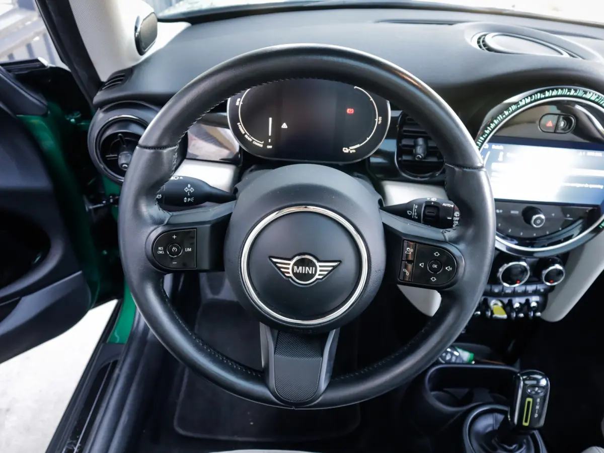 MINI Yours 33 kWh 1e-Eig. & Keurig-Onderh. BOVAG-Garantie. NL-Auto.