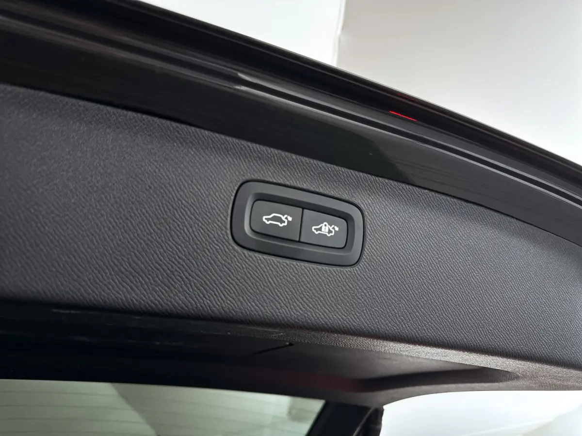 T8 Plug-in hybrid AWD Ultra Bright | Panoramadak | 360° camera | Bowers & Wilkins | Luchtvering | Stoelventilatie | Head-up Display | Trekhaak
