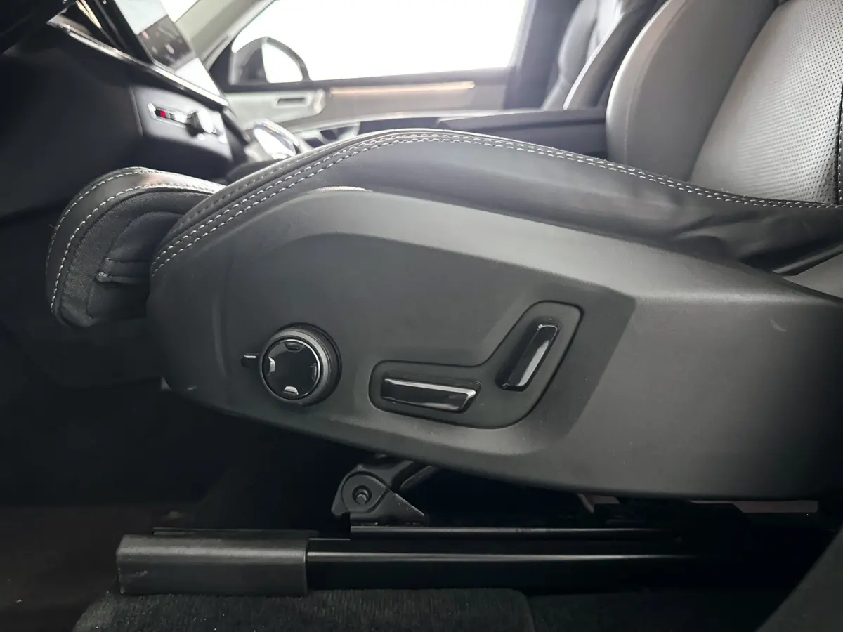 T8 Plug-in hybrid AWD Ultra Bright | Panoramadak | 360° camera | Bowers & Wilkins | Luchtvering | Stoelventilatie | Head-up Display | Trekhaak
