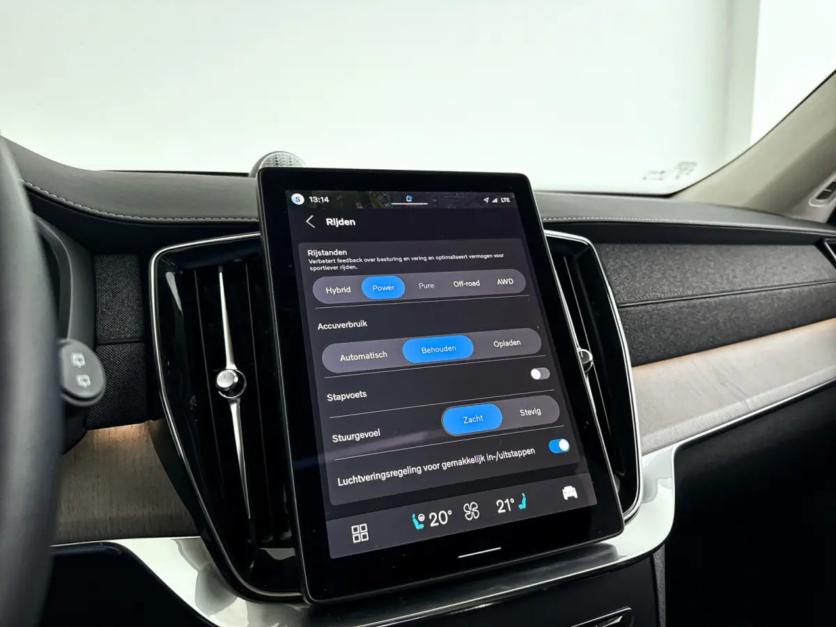 T8 Plug-in hybrid AWD Ultra Bright | Panoramadak | 360° camera | Bowers & Wilkins | Luchtvering | Stoelventilatie | Head-up Display | Trekhaak