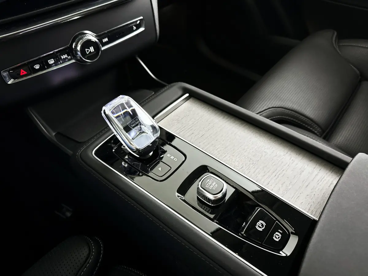 T8 Plug-in hybrid AWD Ultra Bright | Panoramadak | 360° camera | Bowers & Wilkins | Luchtvering | Stoelventilatie | Head-up Display | Trekhaak
