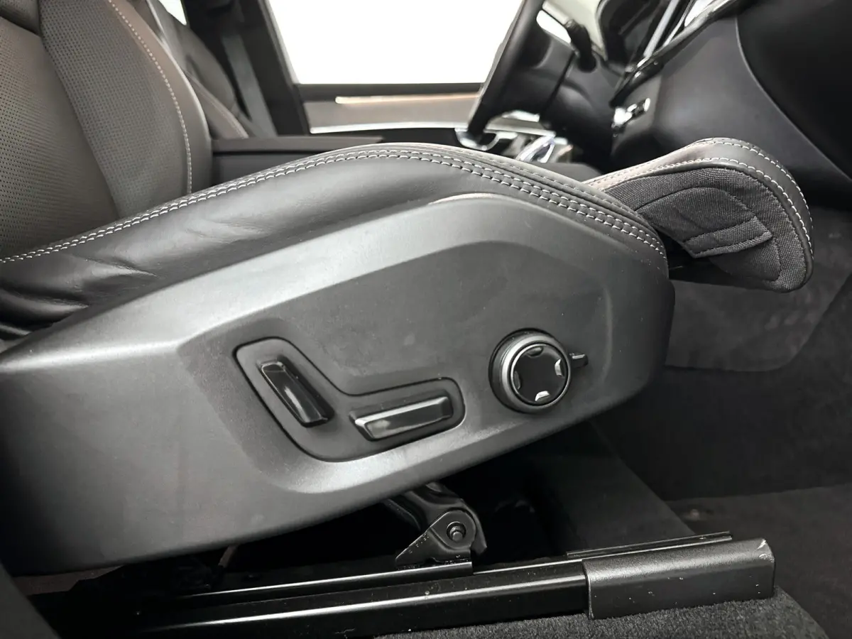 T8 Plug-in hybrid AWD Ultra Bright | Panoramadak | 360° camera | Bowers & Wilkins | Luchtvering | Stoelventilatie | Head-up Display | Trekhaak