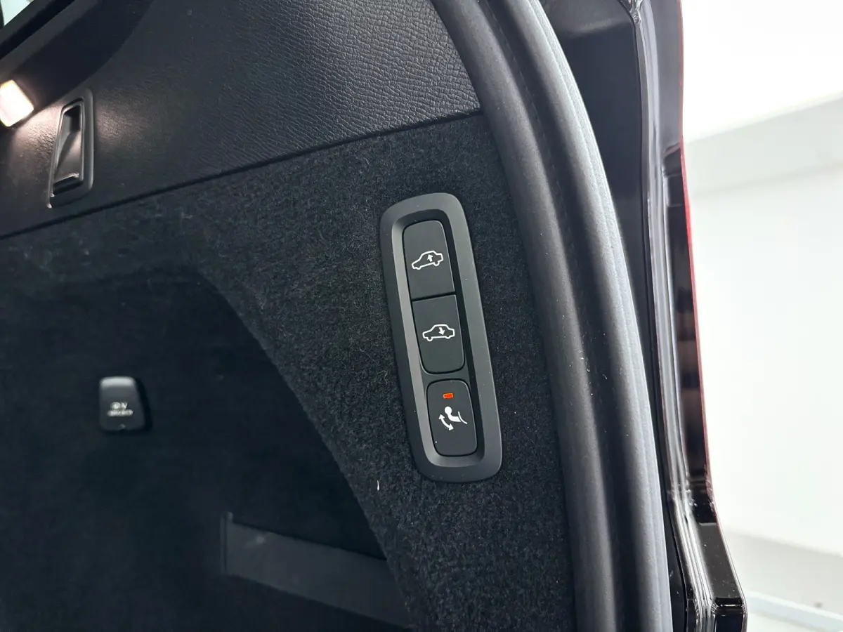 T8 Plug-in hybrid AWD Ultra Bright | Panoramadak | 360° camera | Bowers & Wilkins | Luchtvering | Stoelventilatie | Head-up Display | Trekhaak