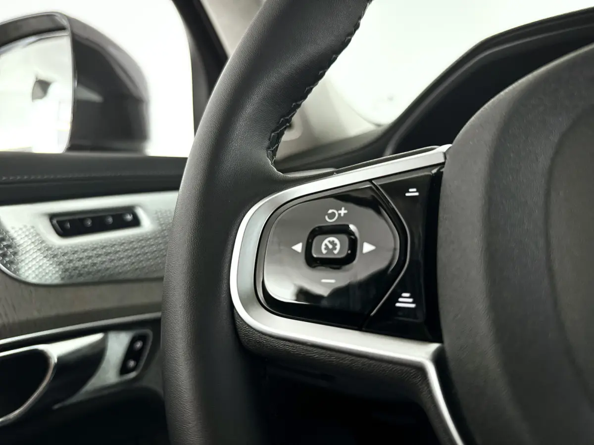 T8 Plug-in hybrid AWD Ultra Bright | Panoramadak | 360° camera | Bowers & Wilkins | Luchtvering | Stoelventilatie | Head-up Display | Trekhaak