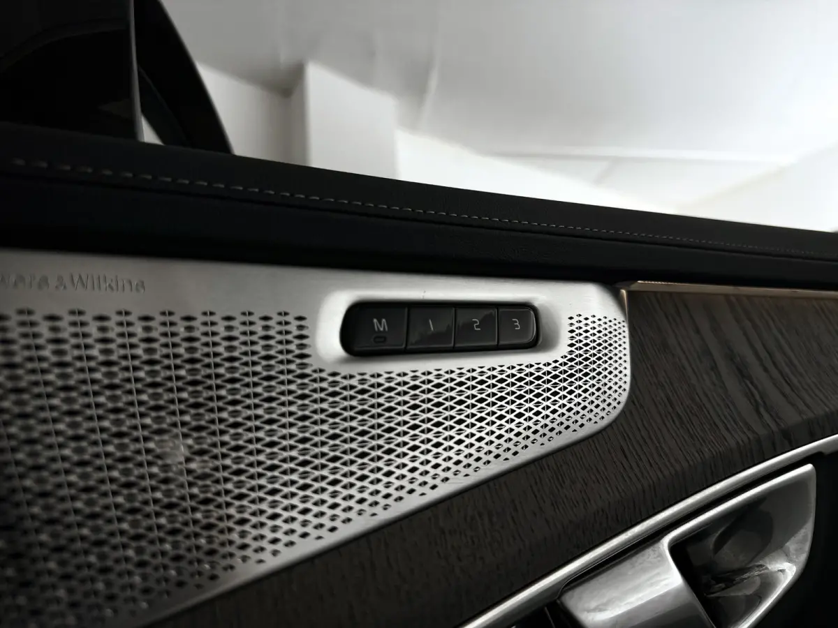 T8 Plug-in hybrid AWD Ultra Bright | Panoramadak | 360° camera | Bowers & Wilkins | Luchtvering | Stoelventilatie | Head-up Display | Trekhaak