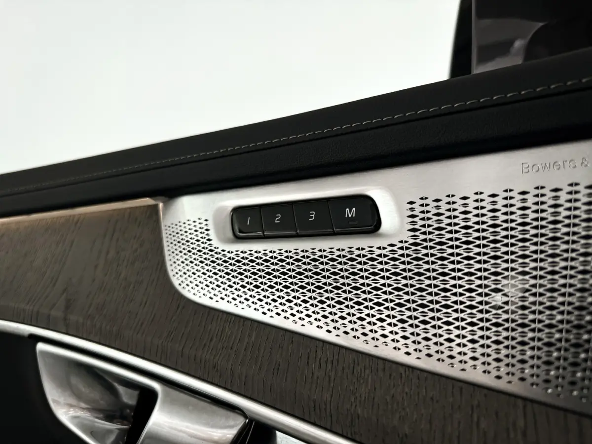 T8 Plug-in hybrid AWD Ultra Bright | Panoramadak | 360° camera | Bowers & Wilkins | Luchtvering | Stoelventilatie | Head-up Display | Trekhaak