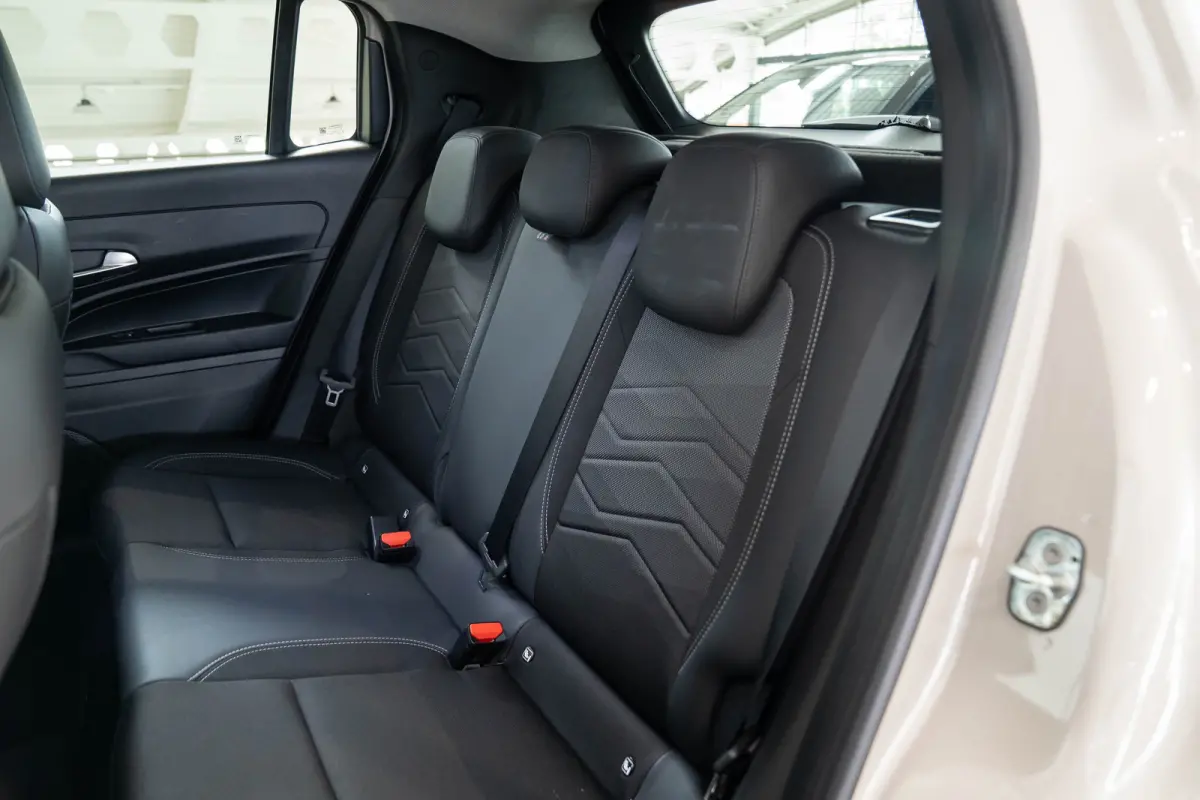 Summit 54 kWh | SOH 97% | Camera | Apple Carplay & Android Auto | Climate Controle | Keyless | Parkeersensoren |