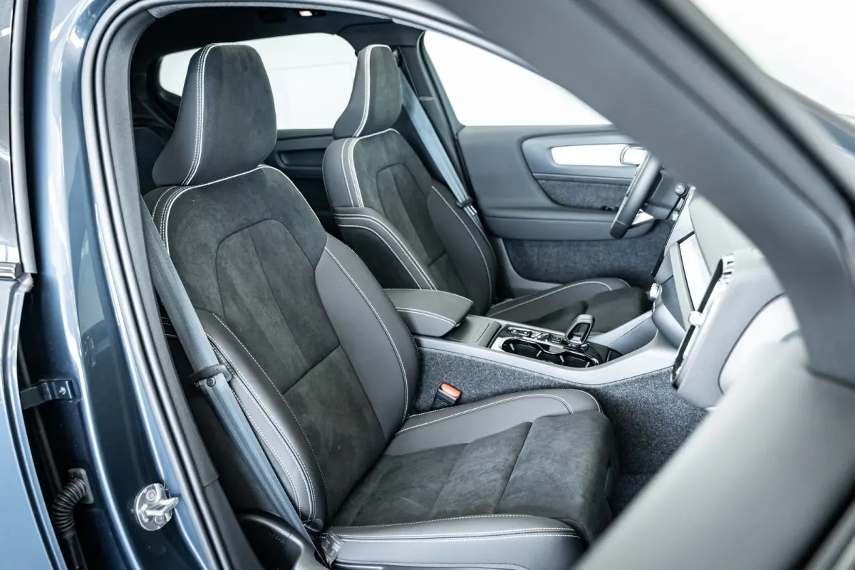 B4 197PK Plus Black Edition | Panoramadak | 20" | Privacy glas | Power seats | HK