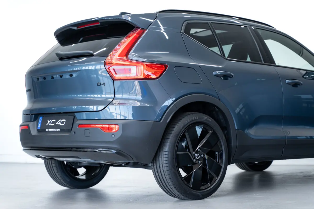 B4 197PK Plus Black Edition | Panoramadak | 20" | Privacy glas | Power seats | HK