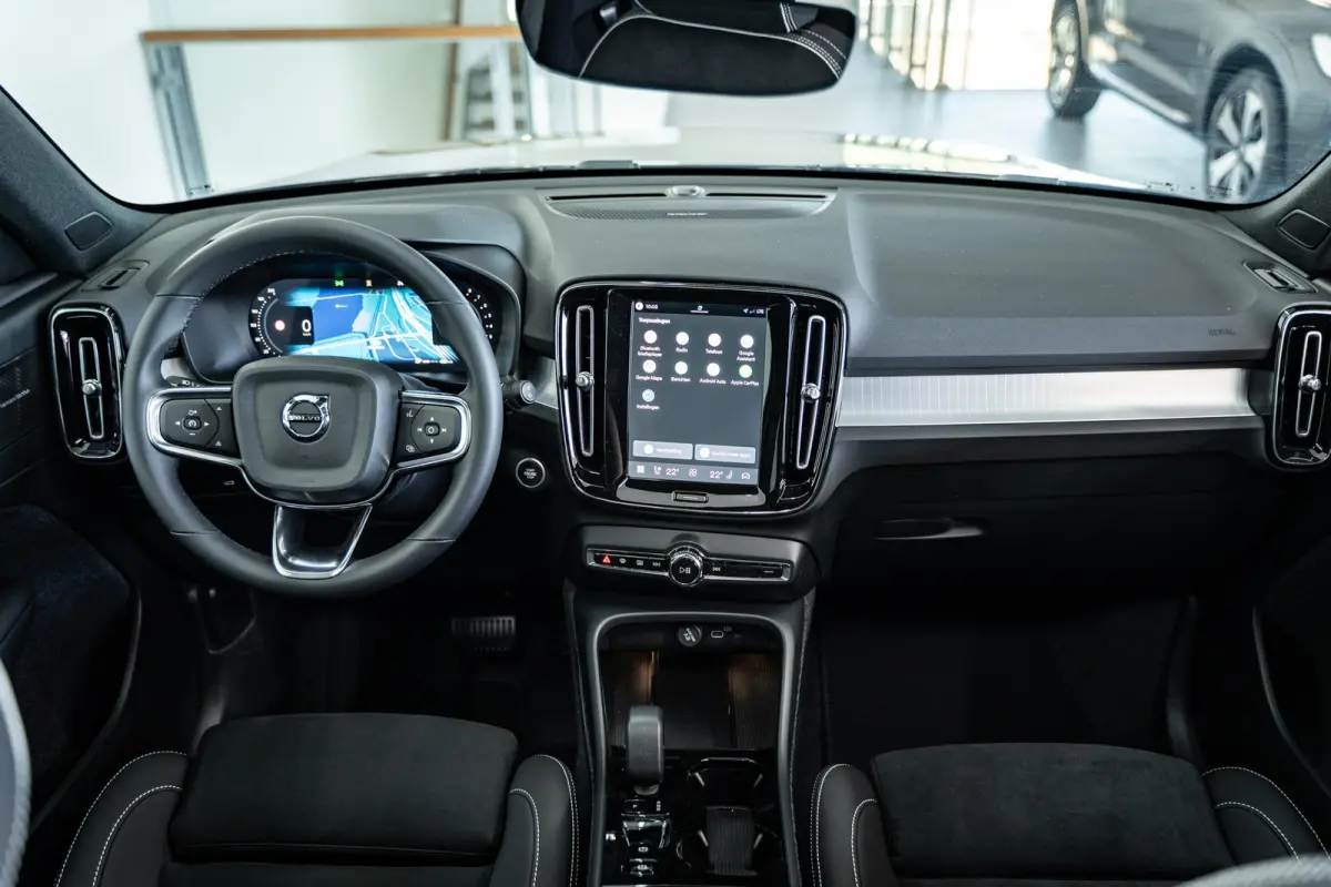 B4 197PK Plus Black Edition | Panoramadak | 20" | Privacy glas | Power seats | HK