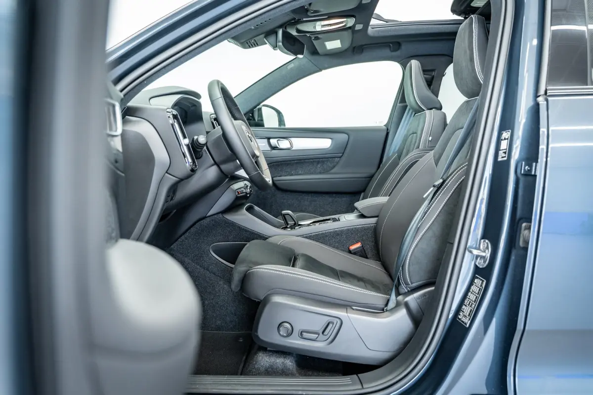B4 197PK Plus Black Edition | Panoramadak | 20" | Privacy glas | Power seats | HK